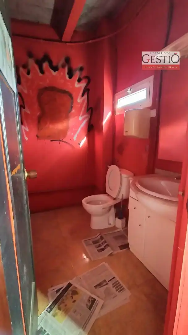 Baño de Local de alquiler en La Palma de Cervelló