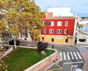 Vista exterior de Pis en venda en Es Castell amb Terrassa, Balcó i Piscina comunitària