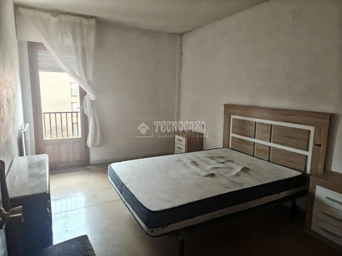 Habitación de Piso en venta en La Bañeza  con Calefacción, Terraza y Trastero