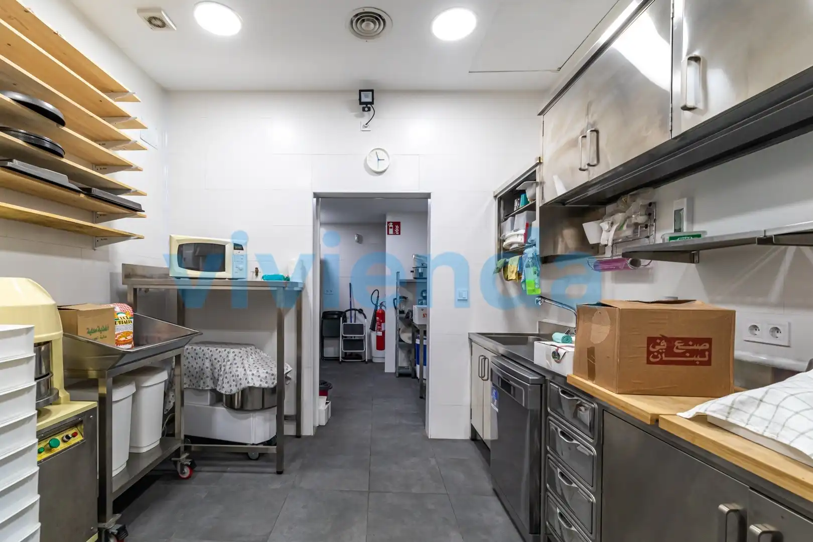 Cuina de Local de lloguer en Madrid amb Calefacció i Terrassa