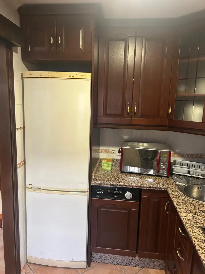 Cuina de Apartament de lloguer en Dos Hermanas amb Aire condicionat, Moblat i Rentadora