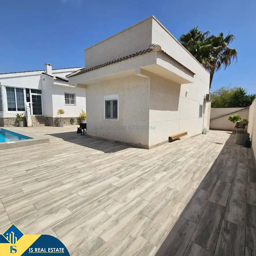 Vista exterior de Casa o xalet en venda en Rojales amb Aire condicionat, Calefacció i Jardí privat
