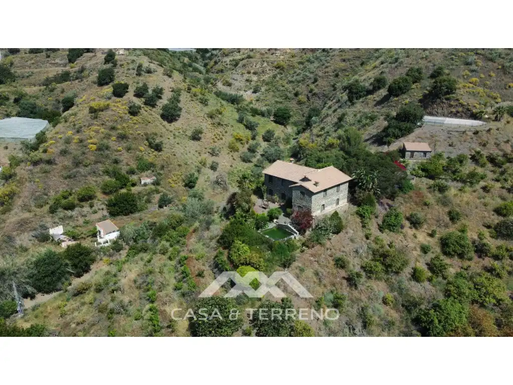 Vista exterior de Casa o xalet en venda en Moclinejo amb Piscina