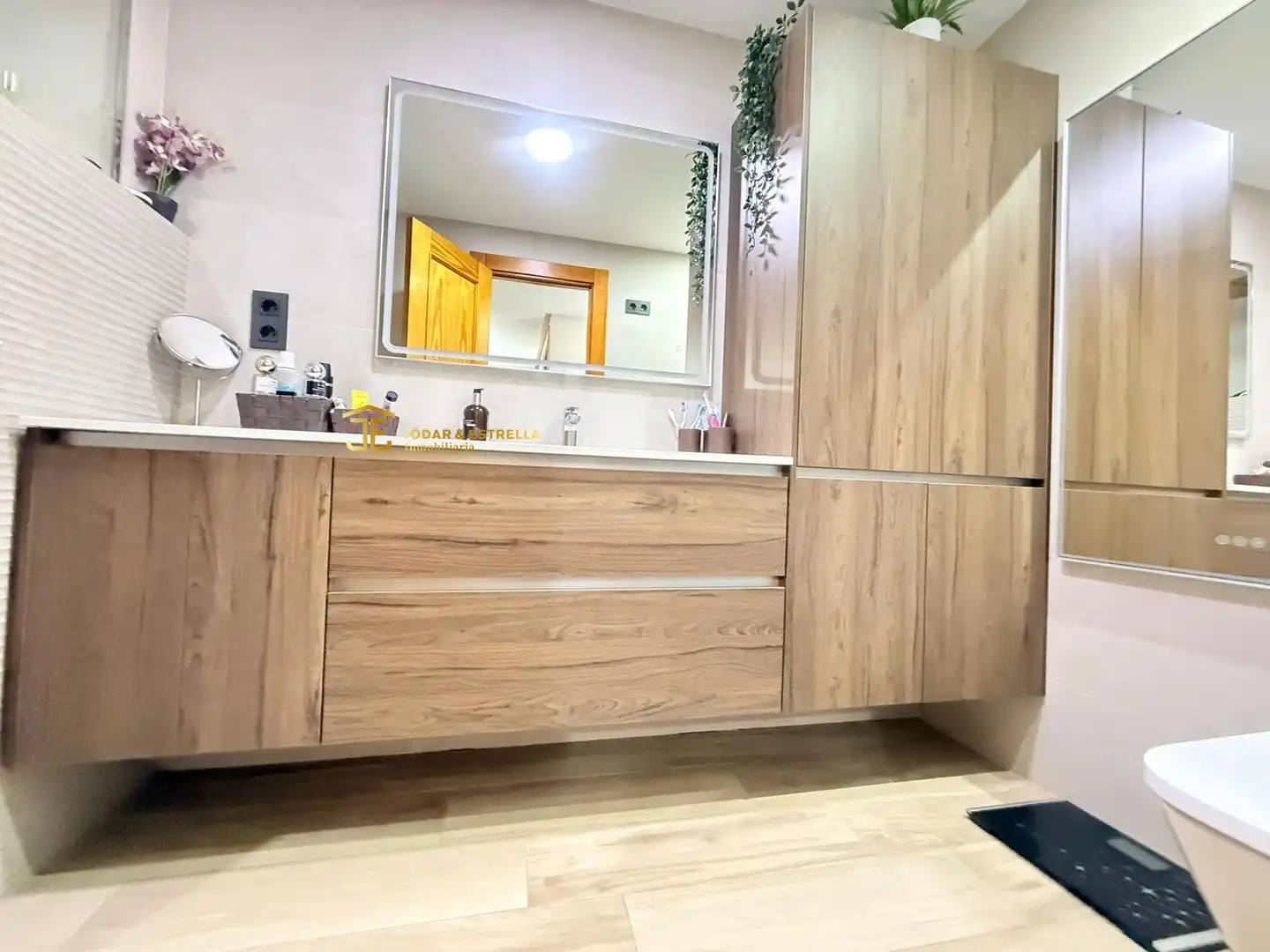Bathroom of Flat for sale in Lorca  with Air Conditioner, Heating and Storage room