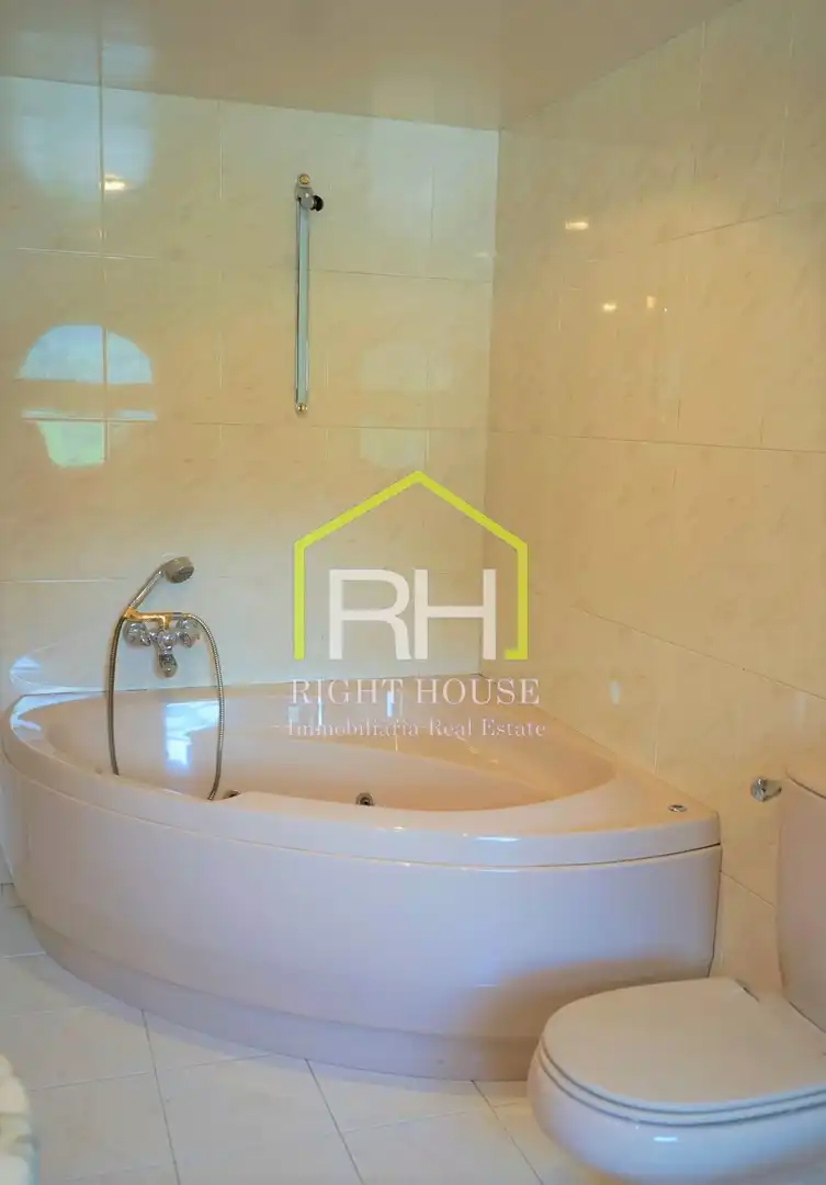 Bathroom of Houses for sale in Escaldes – Engordany  with Heating, Private garden and Parquet flooring