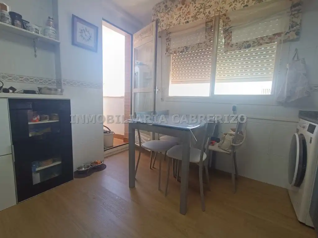 Habitación de Piso en venta en  Logroño con Calefacción, Parquet y Terraza