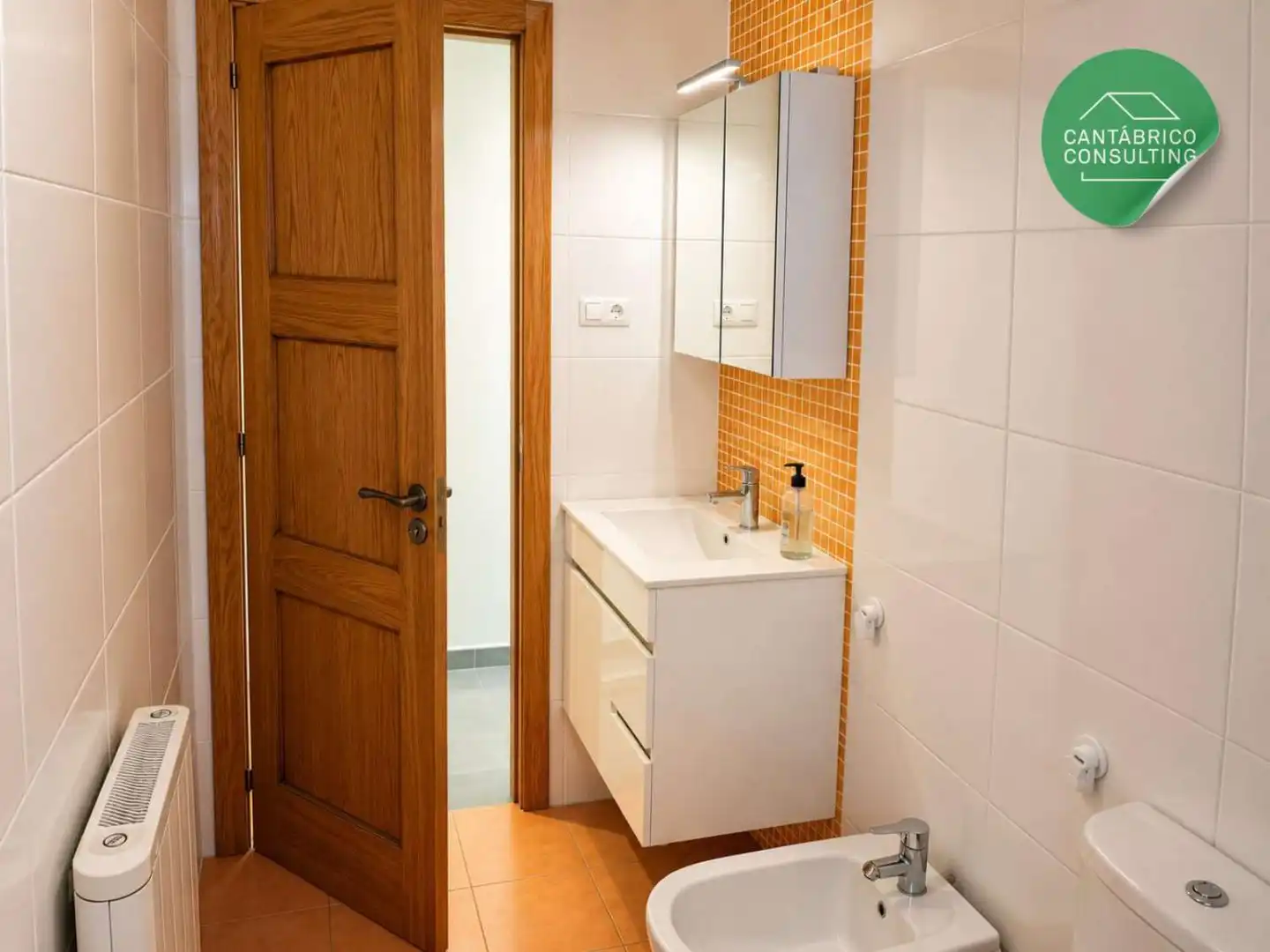 Baño de Piso en venta en Ribadeo con Calefacción y Amueblado