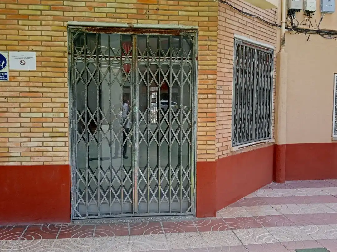 Business premises for sale in emili vendrell 3, imagen 5