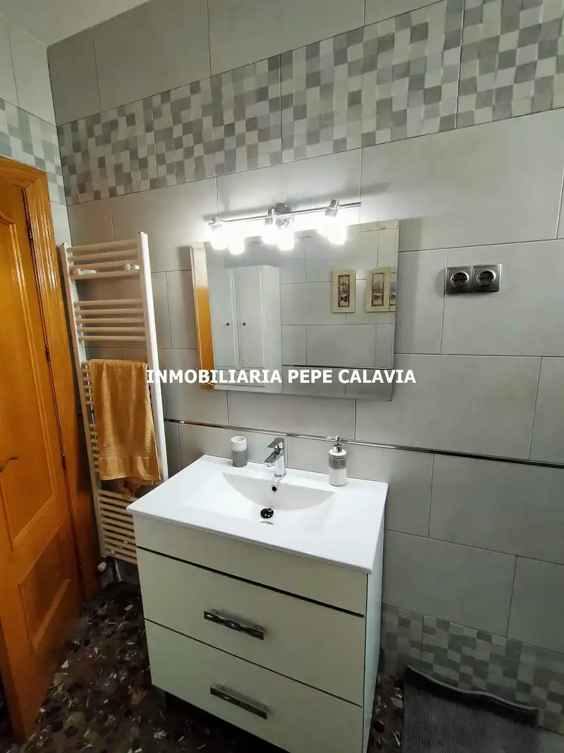 Bany de Casa o xalet en venda en Begíjar amb Aire condicionat, Terrassa i Piscina