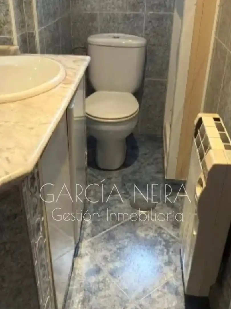 Baño de Piso en venta en Oviedo  con Amueblado y Lavadora