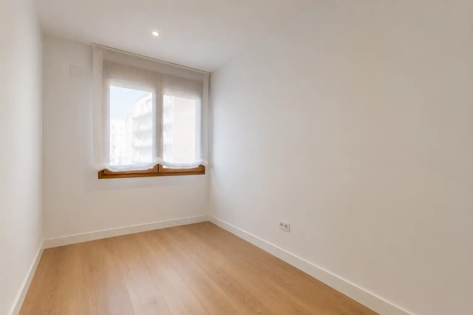 Schlafzimmer von Wohnung zur Miete in Madrid mit Klimaanlage