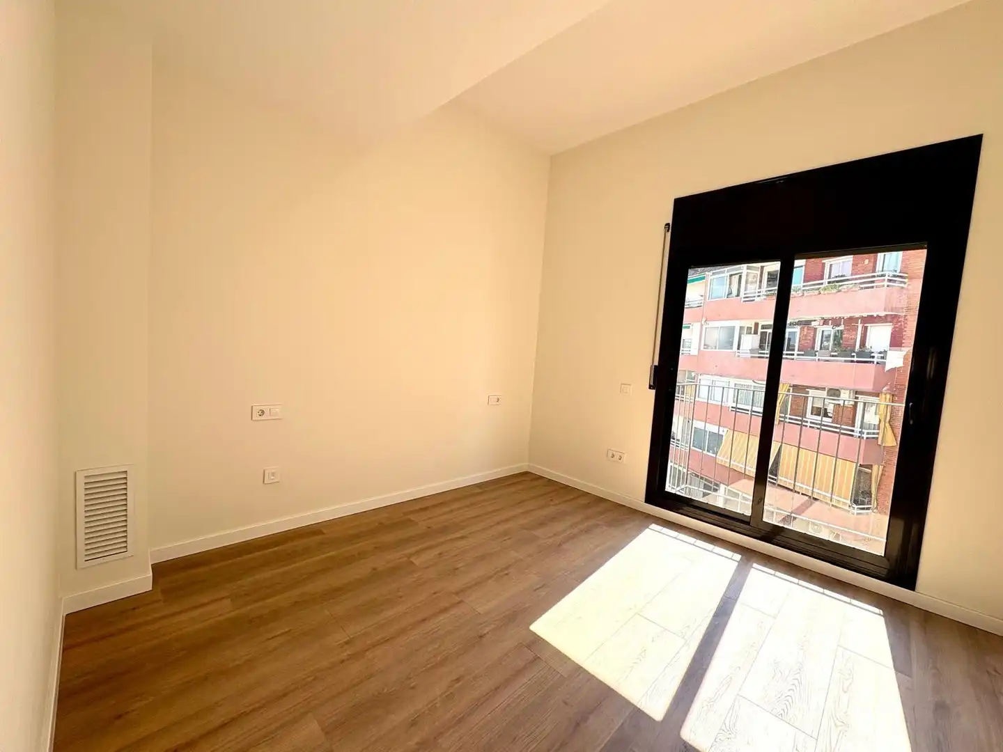 Habitación de Ático en venta en Santa Perpètua de Mogoda con Aire acondicionado, Calefacción y Parquet