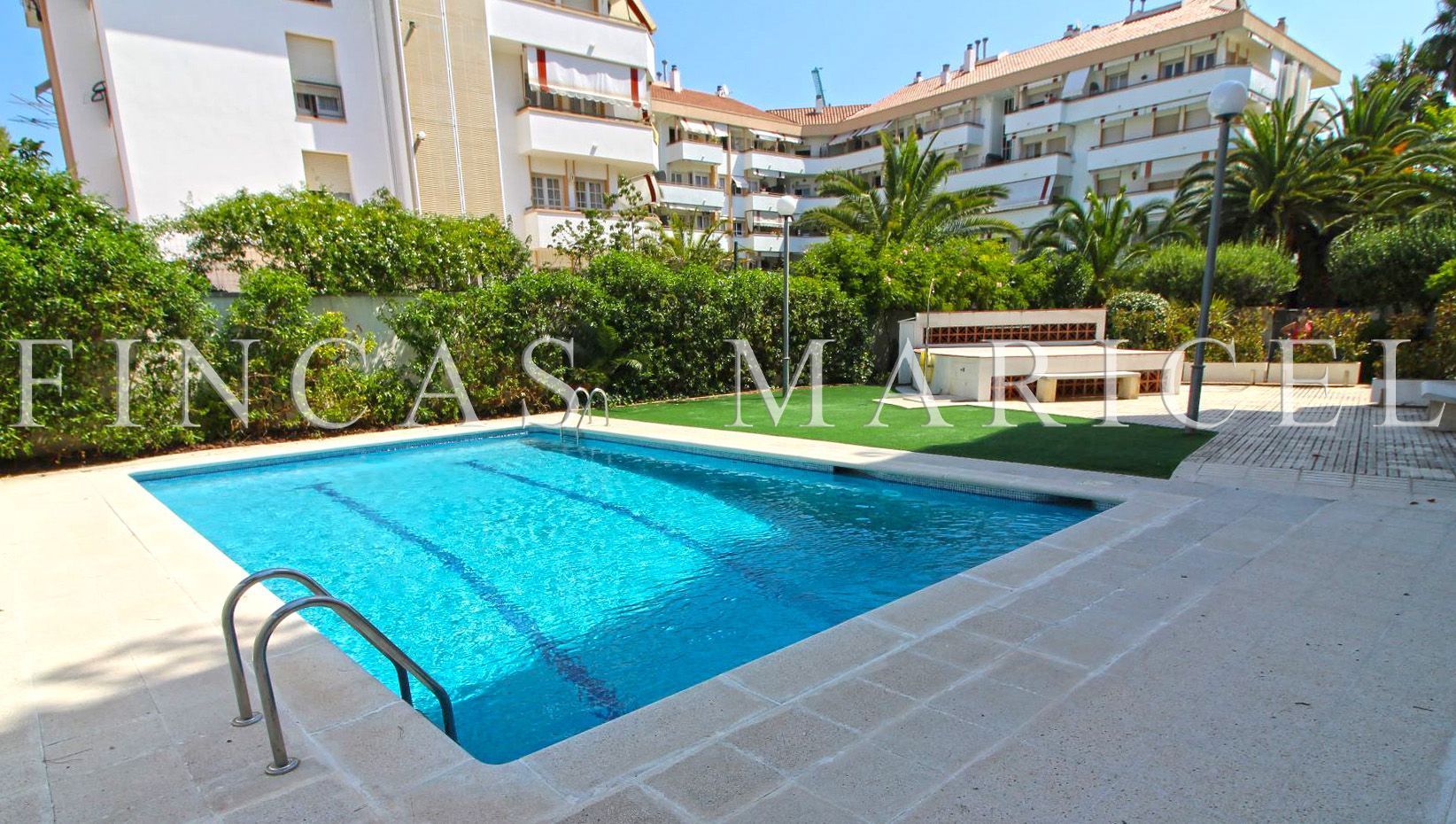 Swimming pool of Flat for sale in Sitges  with Air Conditioner, Heating and Community pool