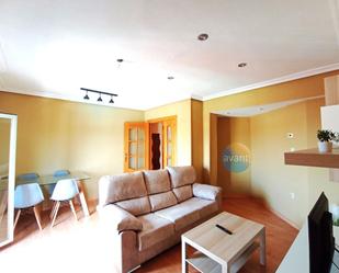 Living room of Flat to rent in Salamanca Capital  with Heating, Furnished and Balcony