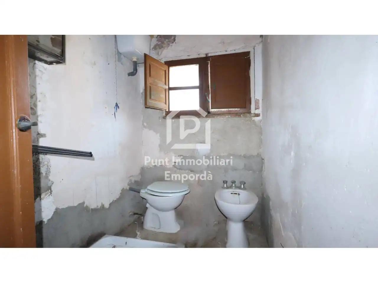 Bathroom of Houses for sale in Santa Llogaia d'Àlguema
