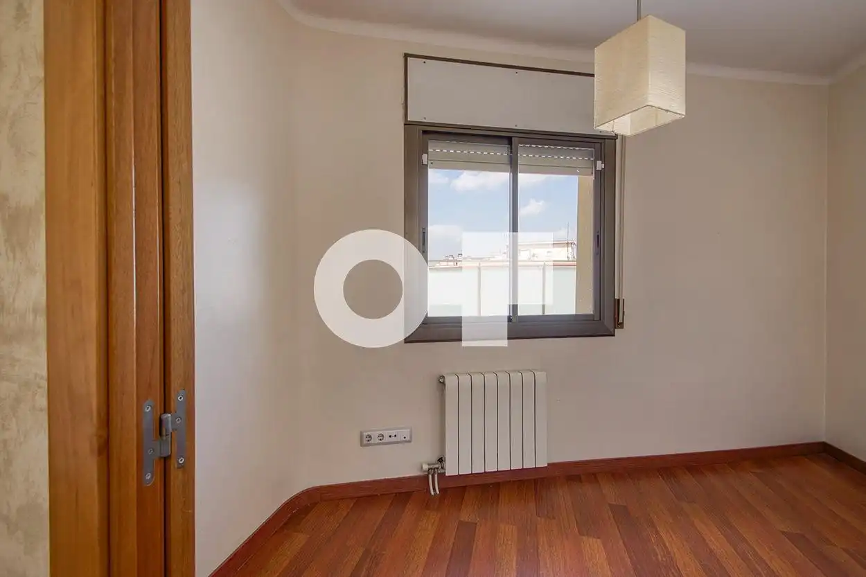 Habitación de Ático en venta en Castelldefels con Calefacción, Parquet y Terraza