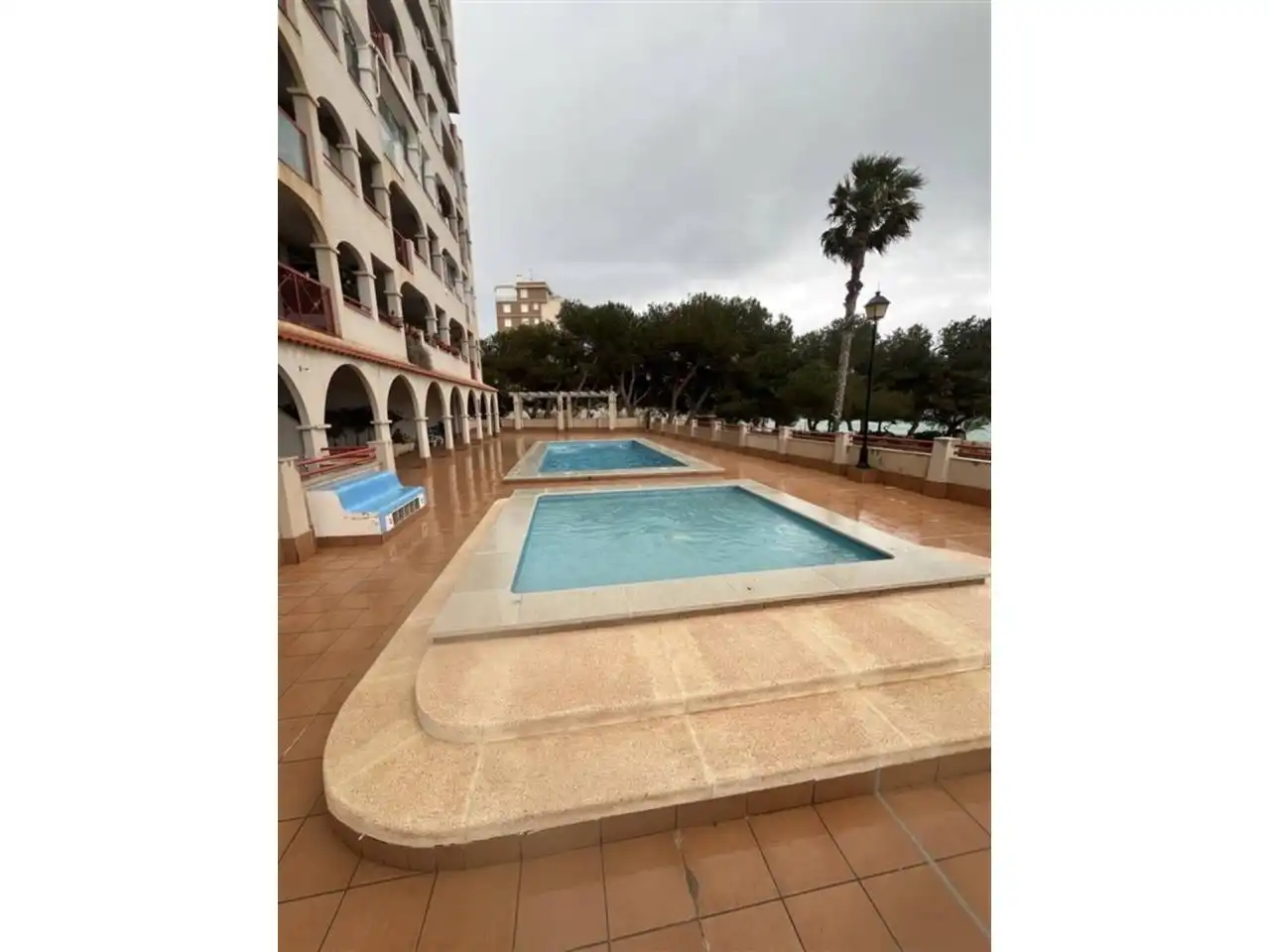 Piscina de Casa adosada en venda en La Manga del Mar Menor amb Aire condicionat, Terrassa i Moblat