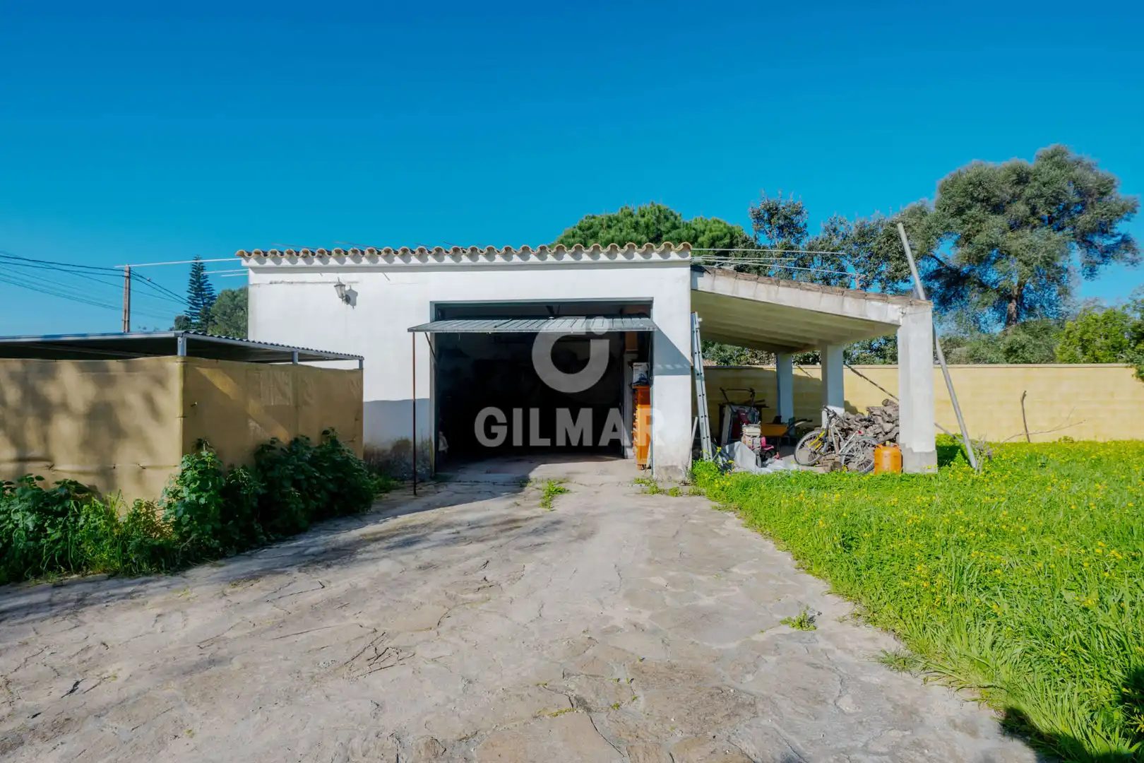 Vista exterior de Casa o xalet en venda en Barbate amb Calefacció, Jardí privat i Piscina