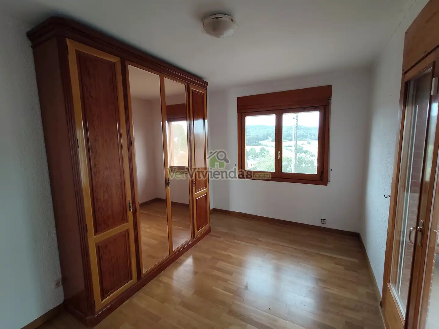 Dormitori de Casa o xalet en venda en Cerdanyola del Vallès amb Calefacció, Jardí privat i Parquet