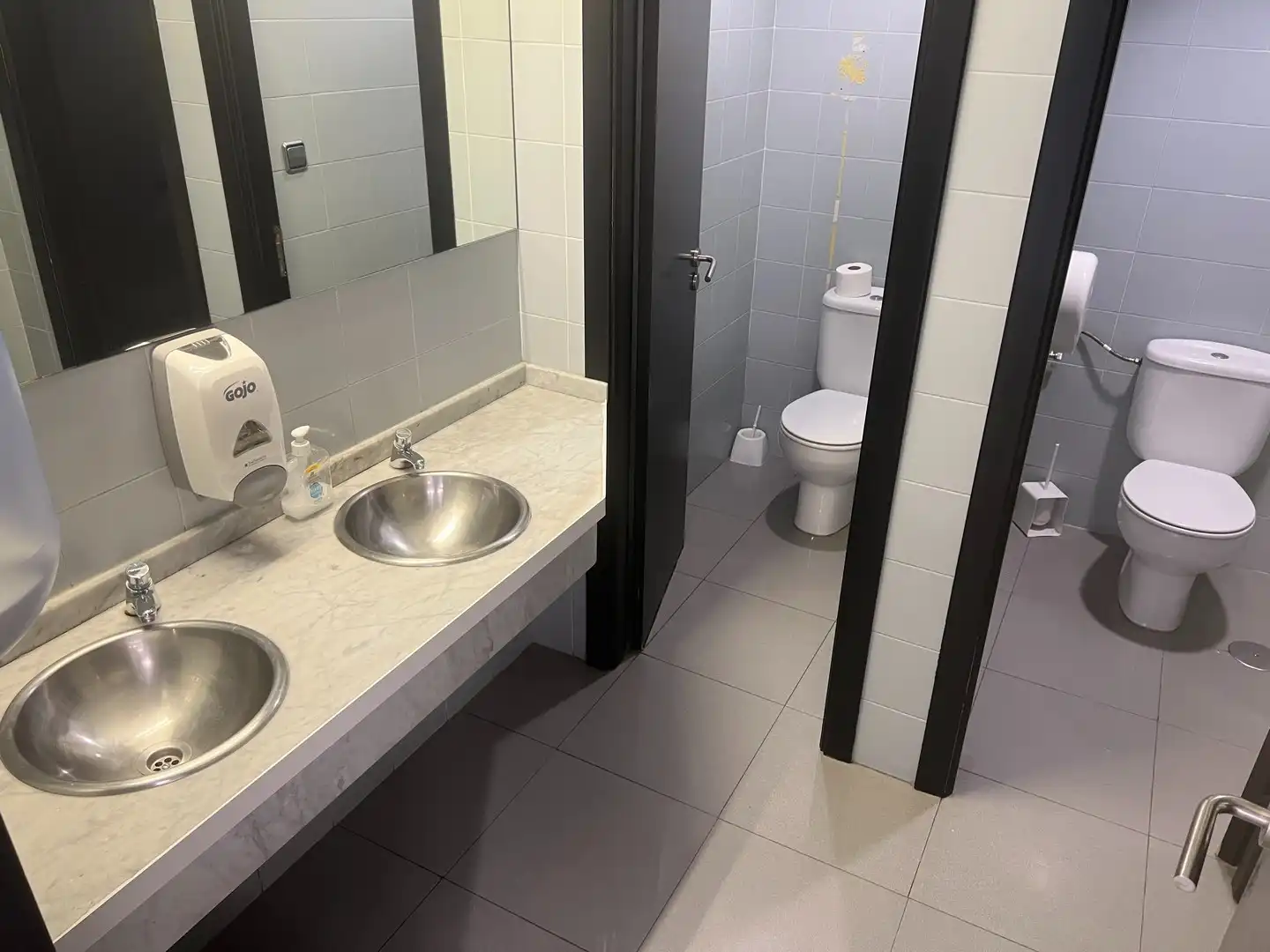 Bathroom of Office for rent in Madrid  with Air Conditioner, Heating and Furnished