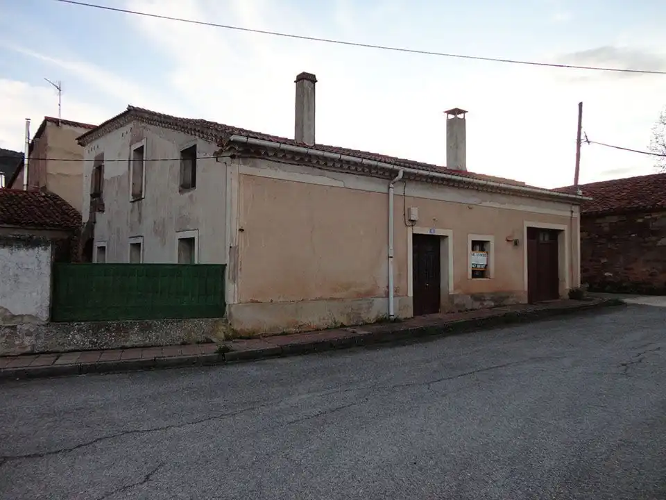 Vista exterior de Casa o chalet en venta en Barbadillo del Mercado con Jardín privado