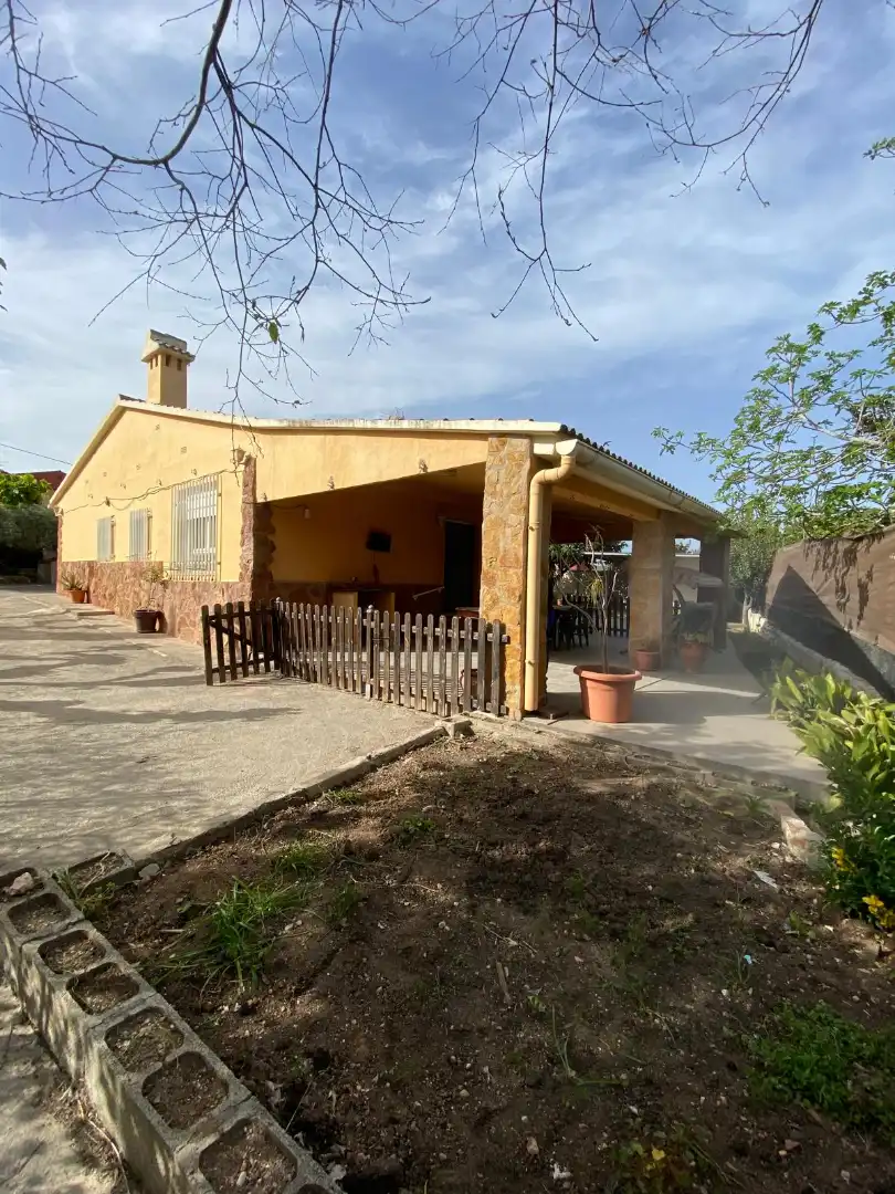 Vista exterior de Casa o xalet en venda en L'Alcora amb Aire condicionat, Calefacció i Jardí privat