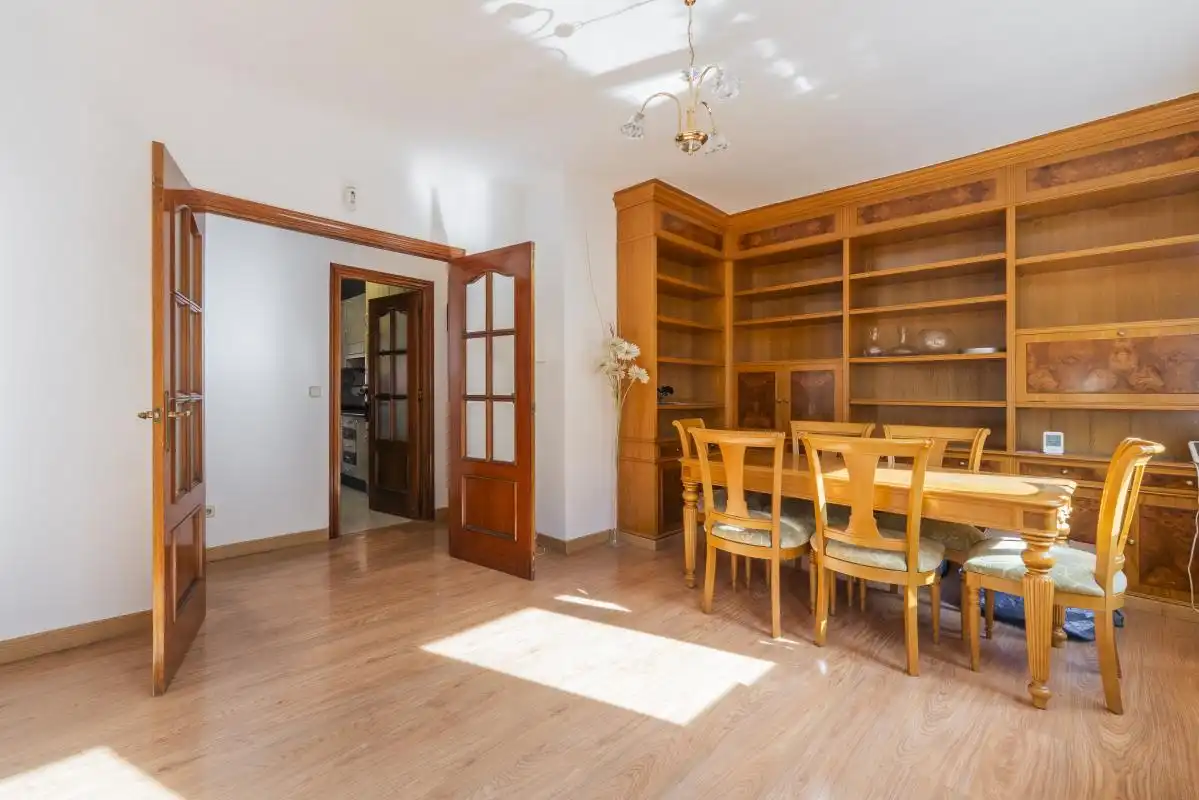Comedor de Piso en venta en Madrid con Calefacción, Terraza y Balcón