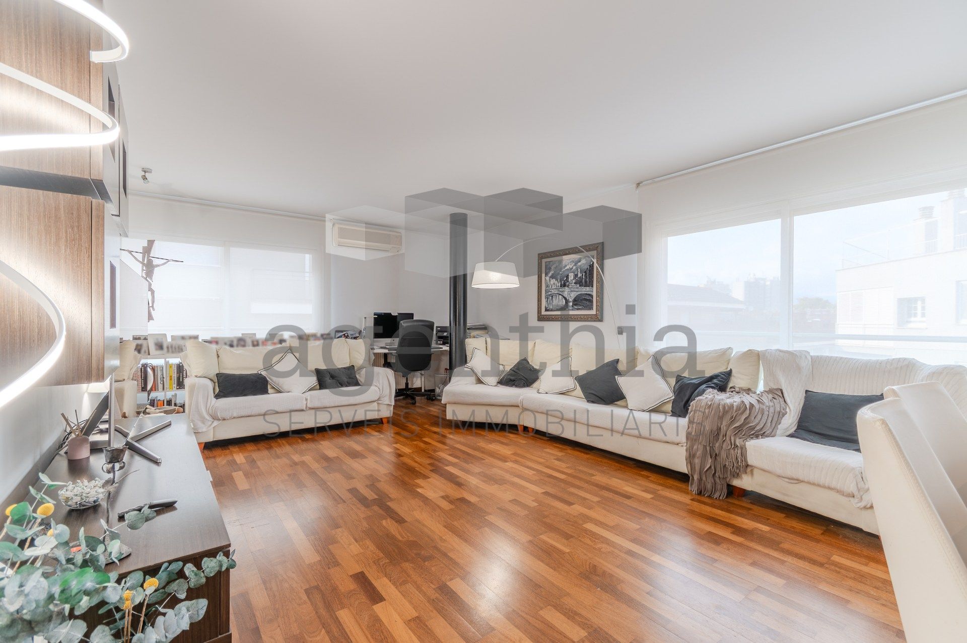 Sala d'estar de Pis en venda en Girona Capital amb Aire condicionat, Calefacció i Balcó