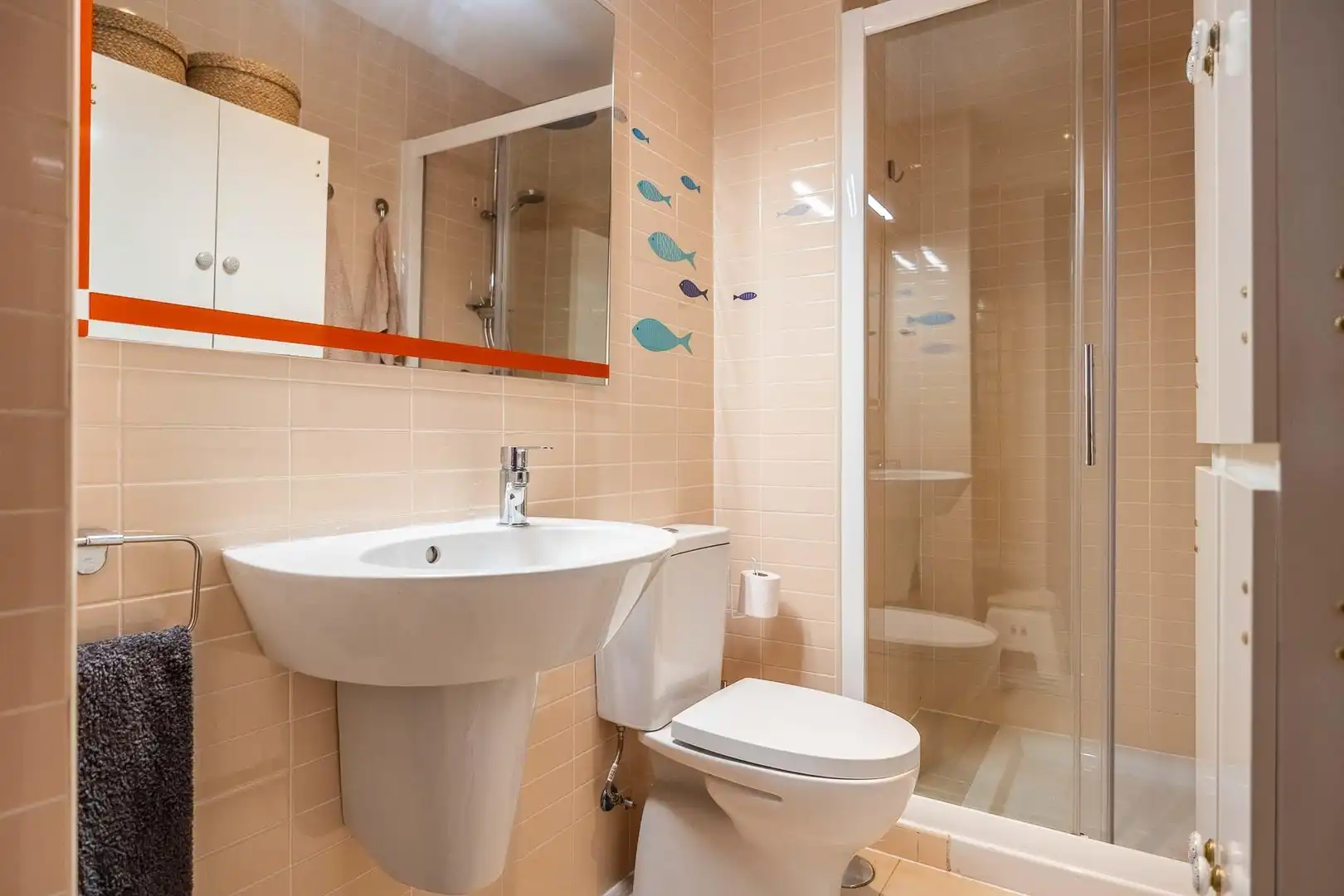 Badezimmer von Wohnung zum Verkauf in Dos Hermanas mit Klimaanlage, Terrasse und Abstellraum