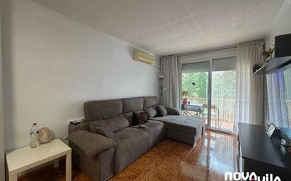 Living room of Flat for sale in Sant Boi de Llobregat  with Air Conditioner, Heating and Balcony