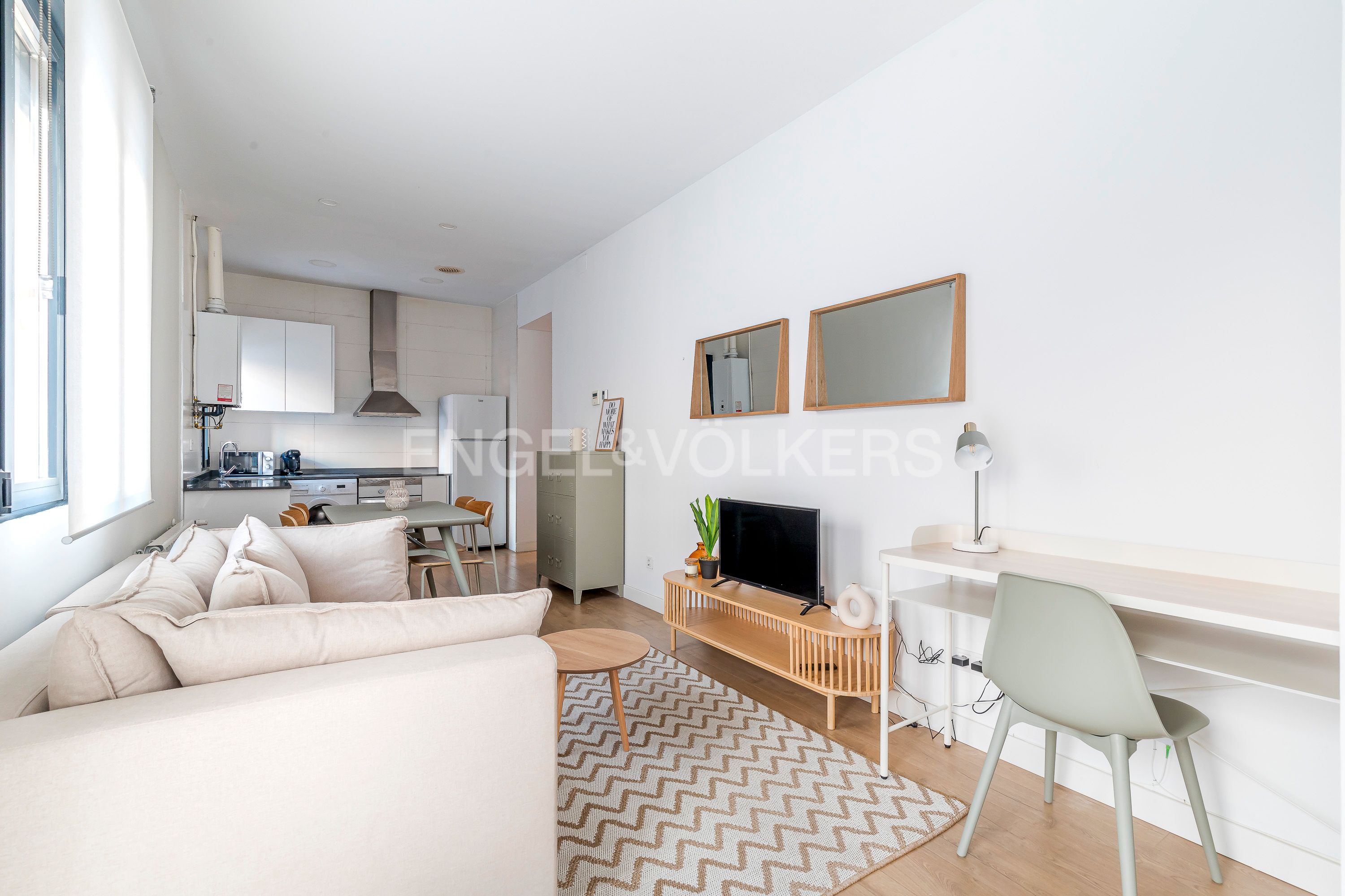 Sala d'estar de Apartament de lloguer en  Madrid Capital amb Aire condicionat, Calefacció i Moblat