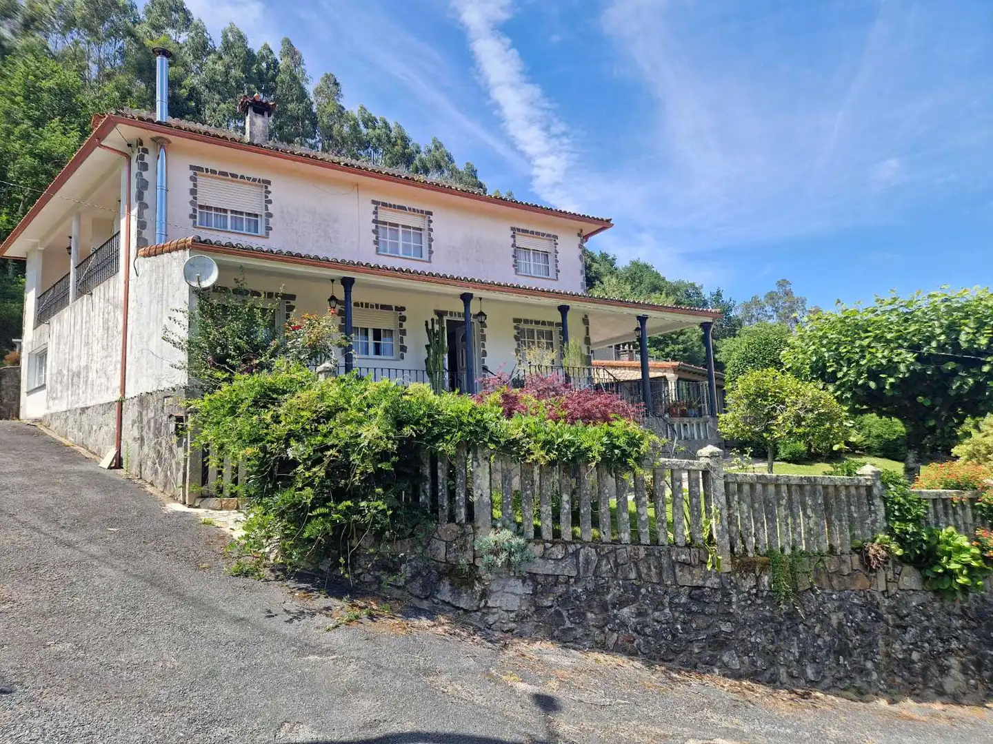 House with pool for sale in Brión