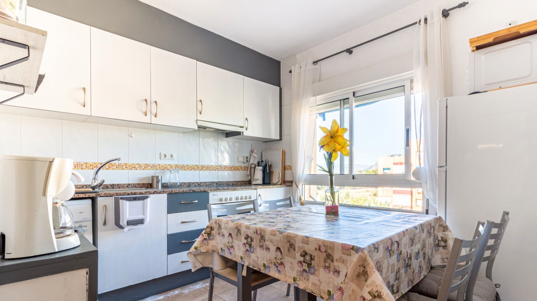 Cuina de Estudi en venda en Dénia amb Aire condicionat, Calefacció i Jardí privat