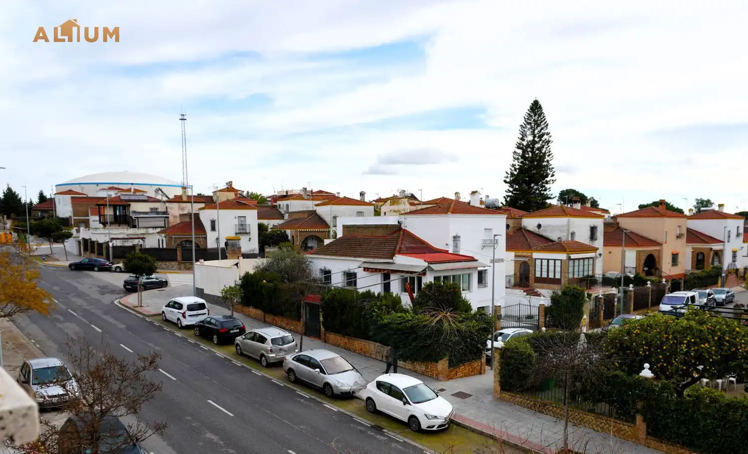 Vista exterior de Casa o xalet en venda en Dos Hermanas amb Aire condicionat, Traster i Piscina comunitària