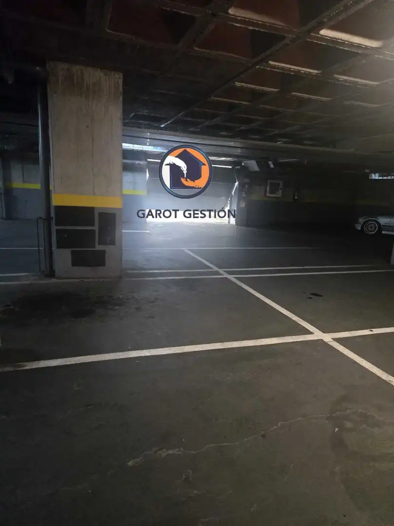 Parkplatz von Loft zum Verkauf in Guadalajara mit Klimaanlage, Heizung und Ofen