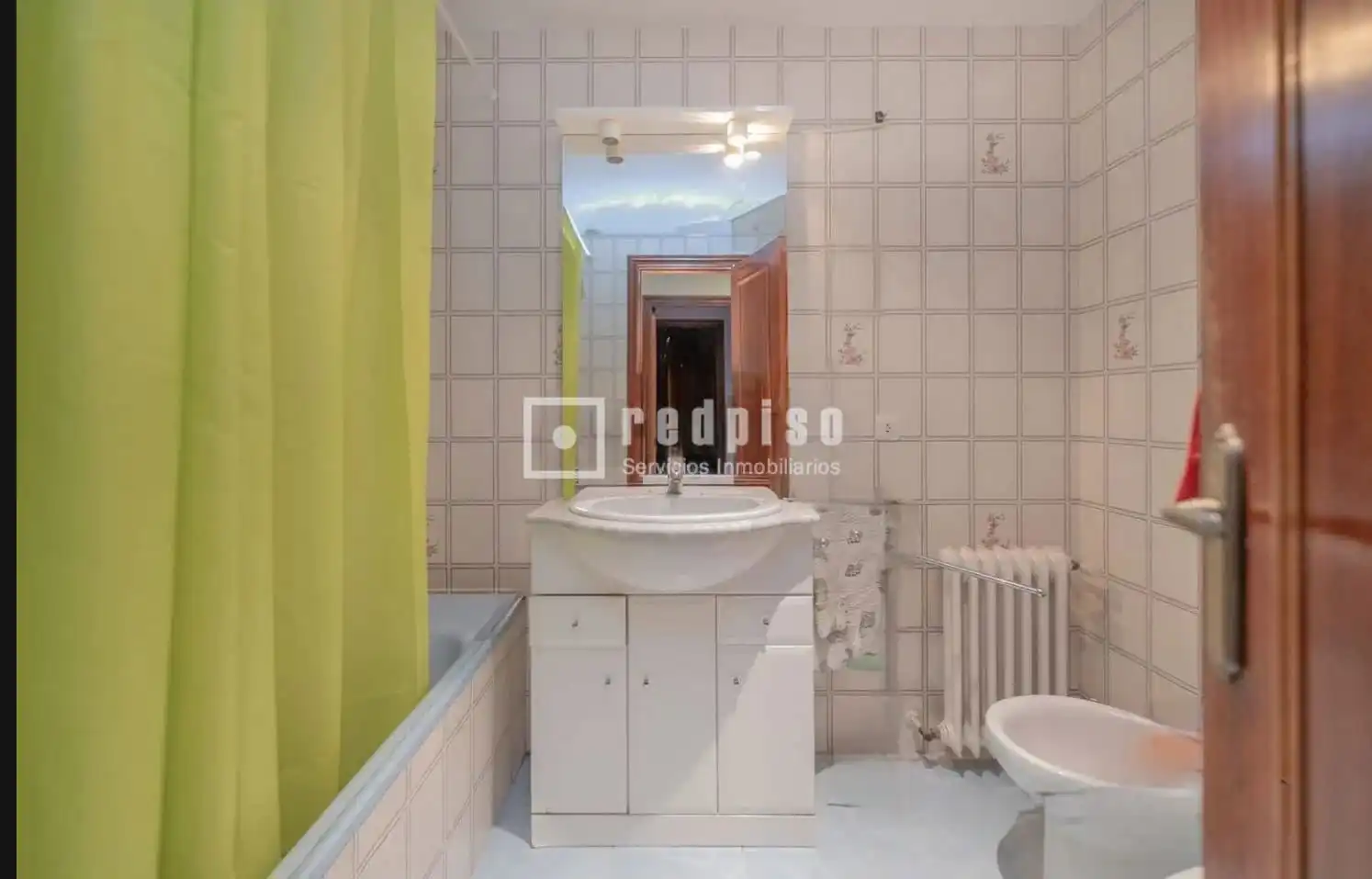 Bathroom of Flat for sale in Tres Cantos  with Heating, Private garden and Parquet flooring