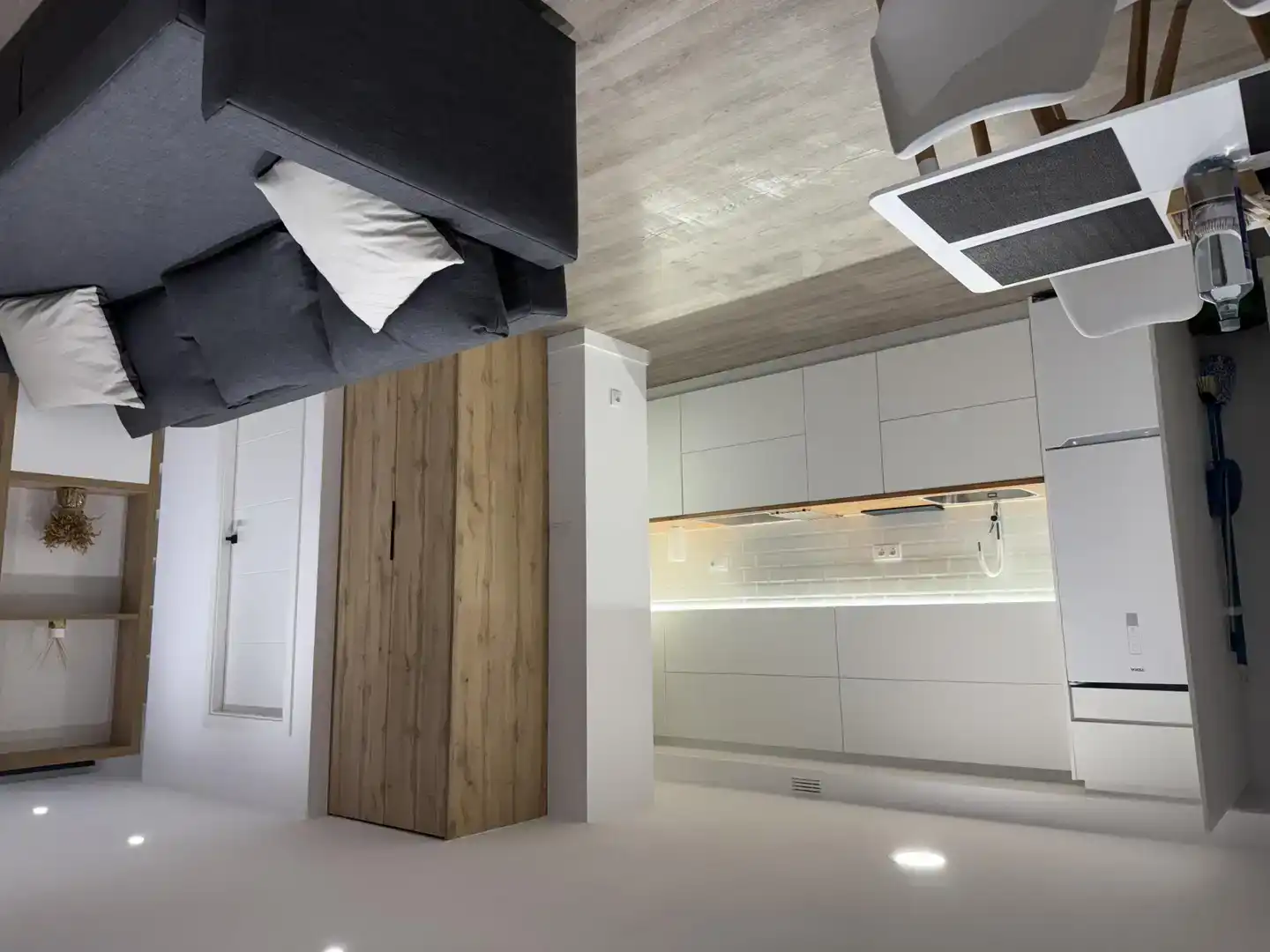 Sala d'estar de Pis en venda en A Coruña Capital  amb Moblat i Balcó