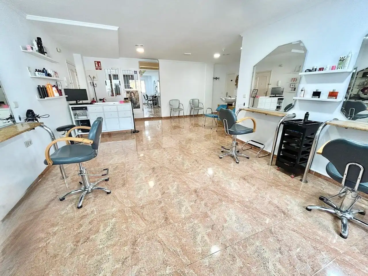 Büro zur Miete in Orihuela mit Klimaanlage, Heizung und Möbliert