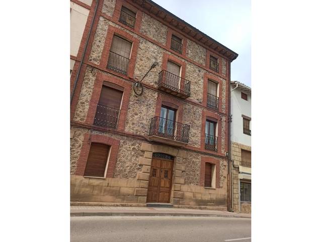 Casa-chalet en Venta en Baños de Río Tobía