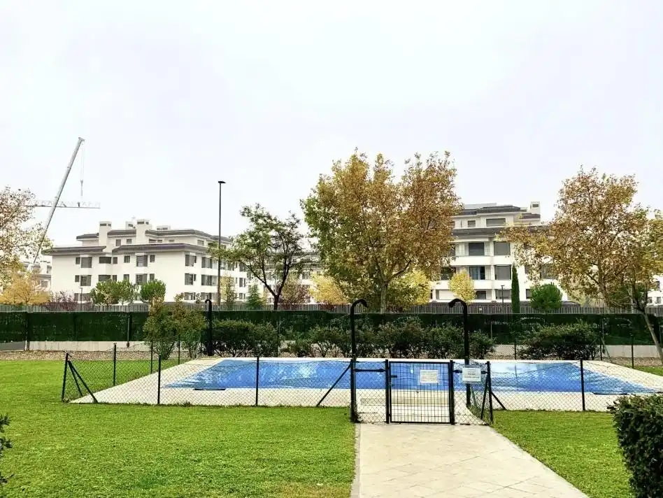 Piscina de Dúplex de lloguer en San Sebastián de los Reyes amb Aire condicionat, Calefacció i Piscina comunitària