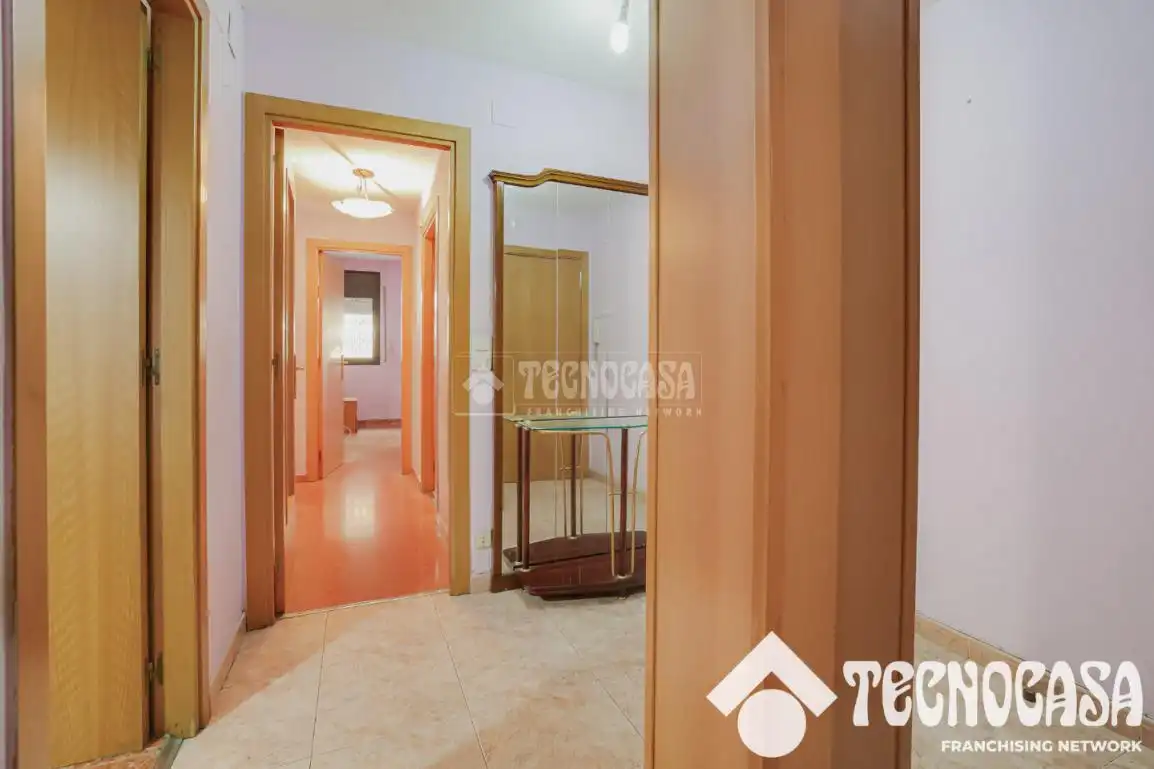 Piso en venta en Santa Coloma de Gramenet con Calefacción y Terraza