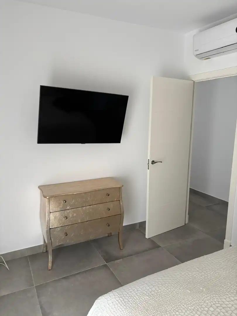 Habitación de Casa o chalet en venta en Chiclana de la Frontera con Aire acondicionado, Calefacción y Jardín privado