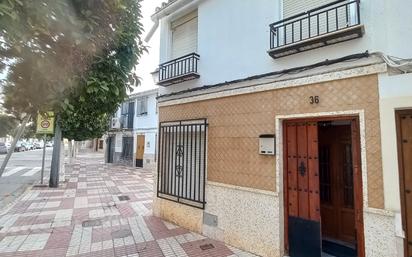 Vista exterior de Casa o xalet en venda en Palma del Río amb Terrassa