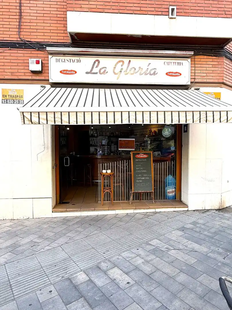 Local comercial en traspàs a Lluis Pascual Roca 2, imagen 2