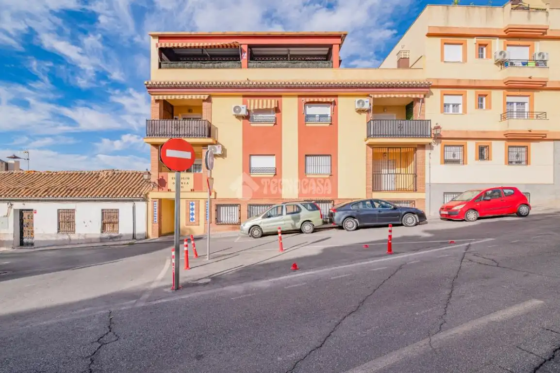 Vista exterior de Pis en venda en La Zubia amb Aire condicionat