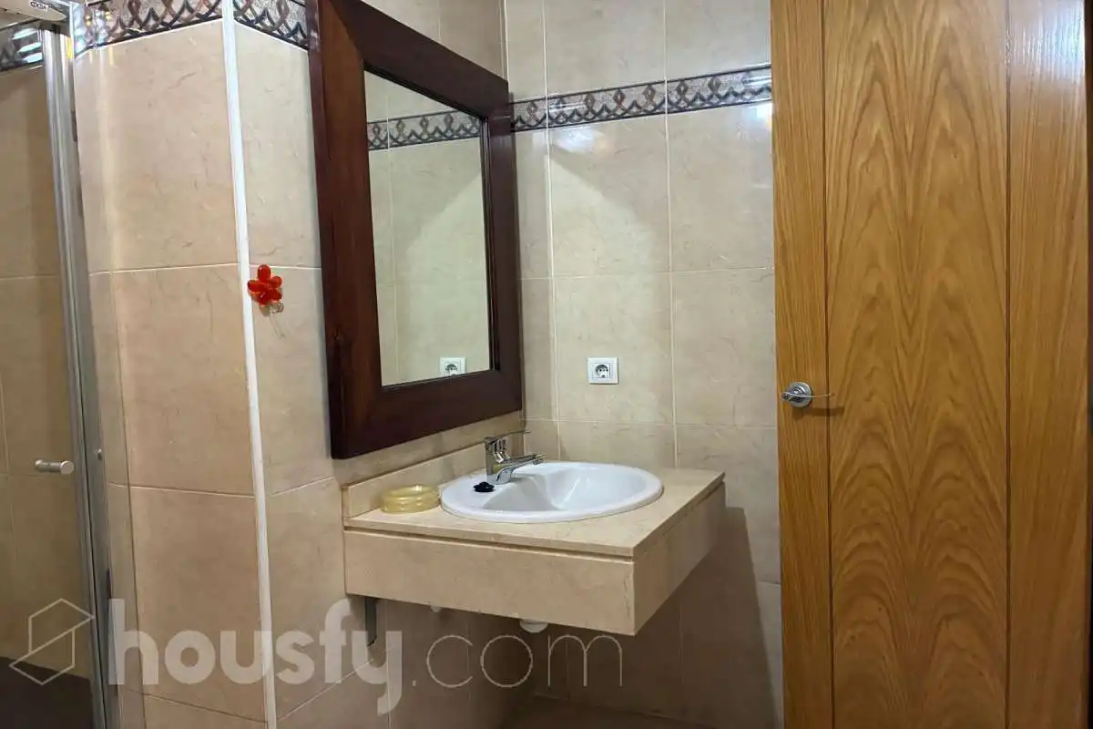 Bathroom of Flat for rent in Valencia  with Air Conditioner, Storage room and Balcony