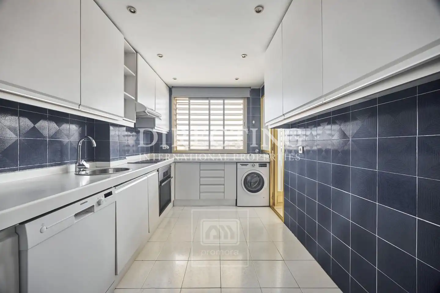 Kitchen of Flat for sale in Madrid  with Air Conditioner, Heating and Parquet flooring
