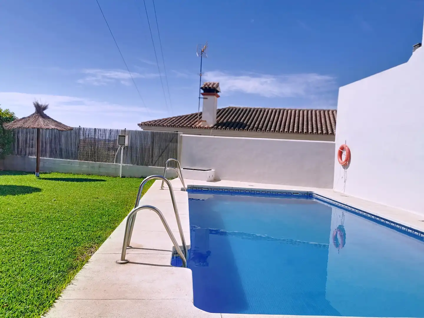 Swimming pool of Detached homes for sale in Fuengirola  with Air Conditioner, Storage room and Community pool