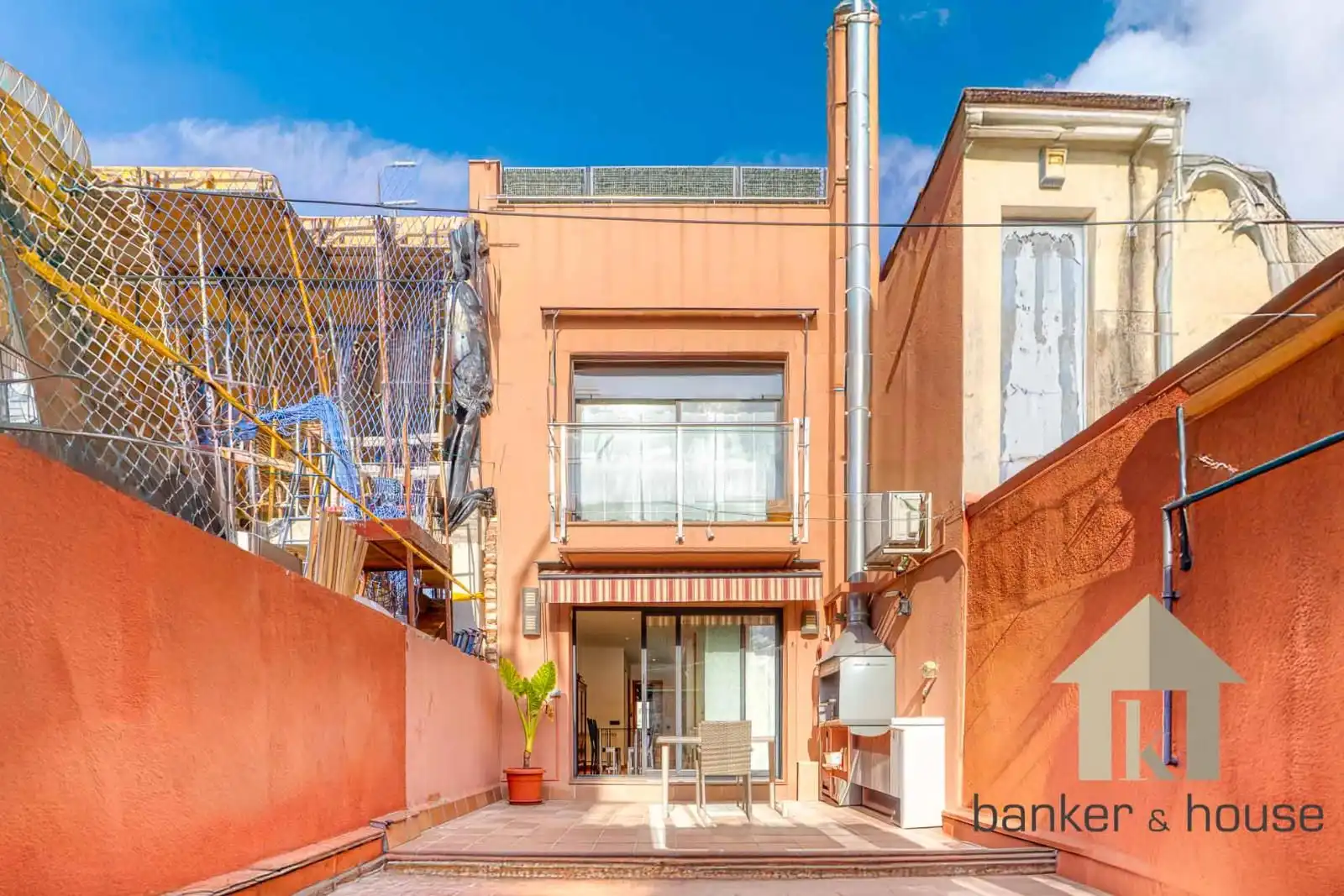 Vista exterior de Casa adosada en venda en Cerdanyola del Vallès amb Aire condicionat, Calefacció i Terrassa