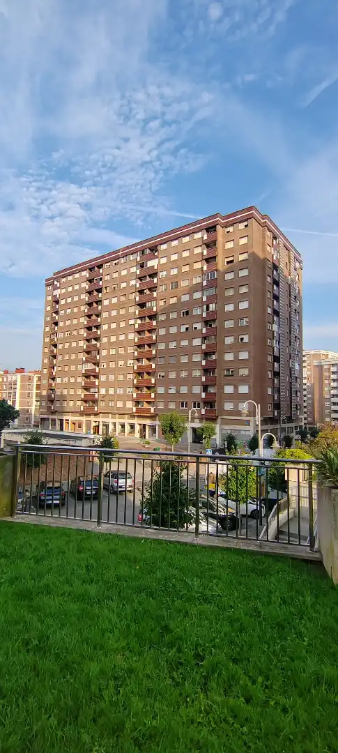 Außenansicht von Wohnung zur Miete in Bilbao  mit Heizung, Parkett und Terrasse